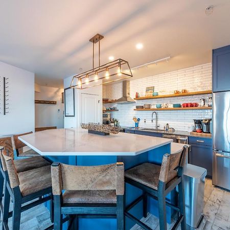 Fully Renovated Ski-In/Out Loft With Private Hot Tub! Golden Exterior photo