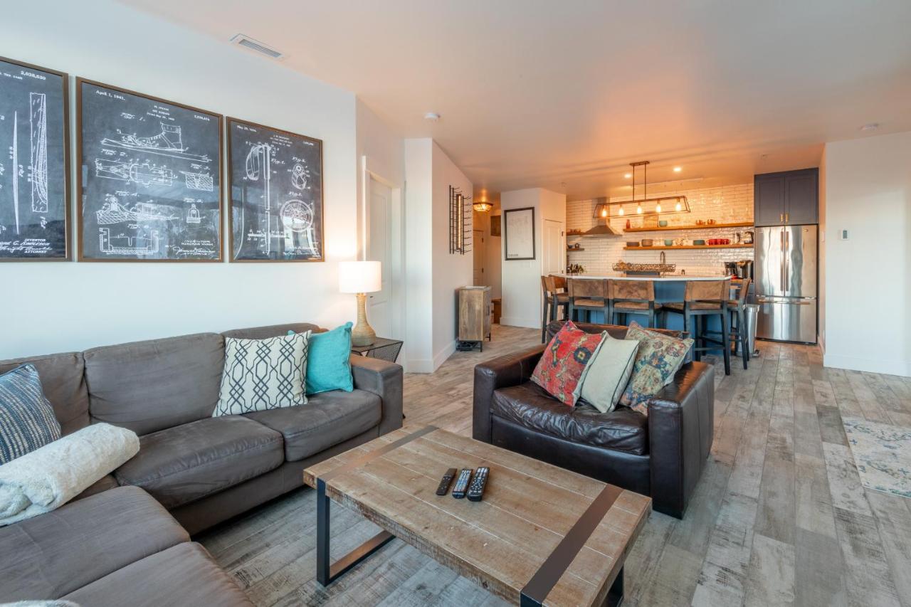Fully Renovated Ski-In/Out Loft With Private Hot Tub! Golden Exterior photo