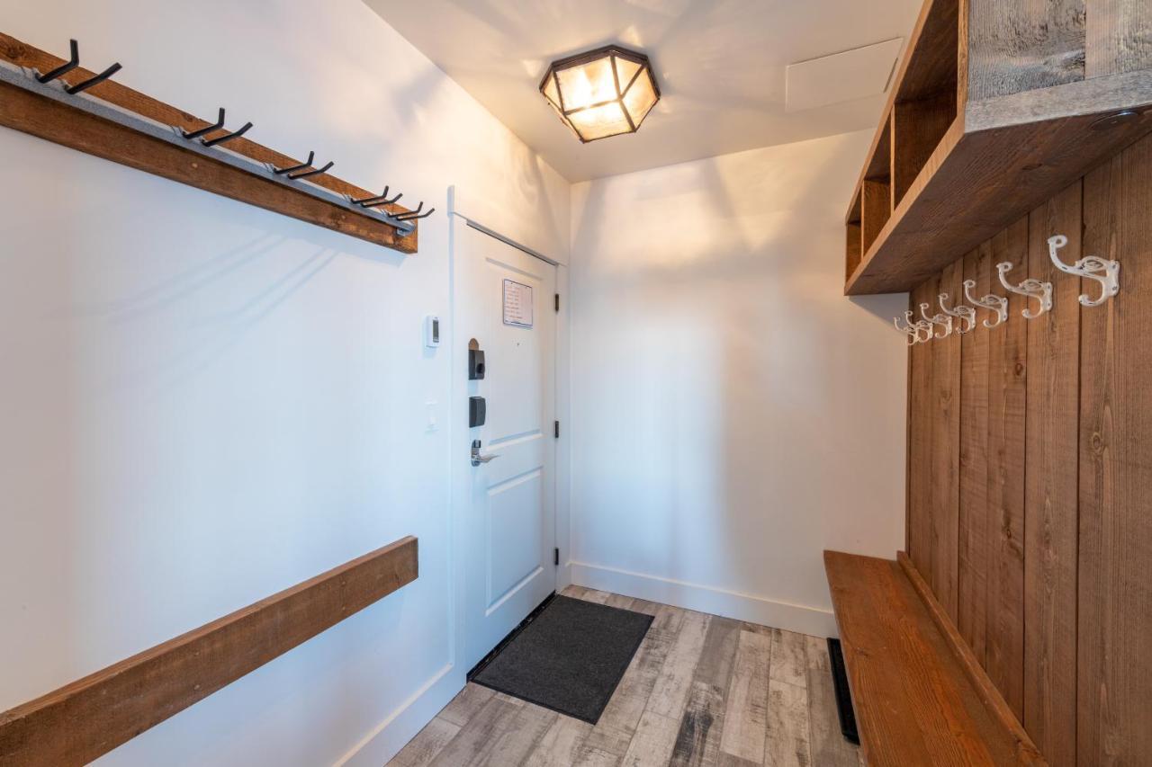 Fully Renovated Ski-In/Out Loft With Private Hot Tub! Golden Exterior photo