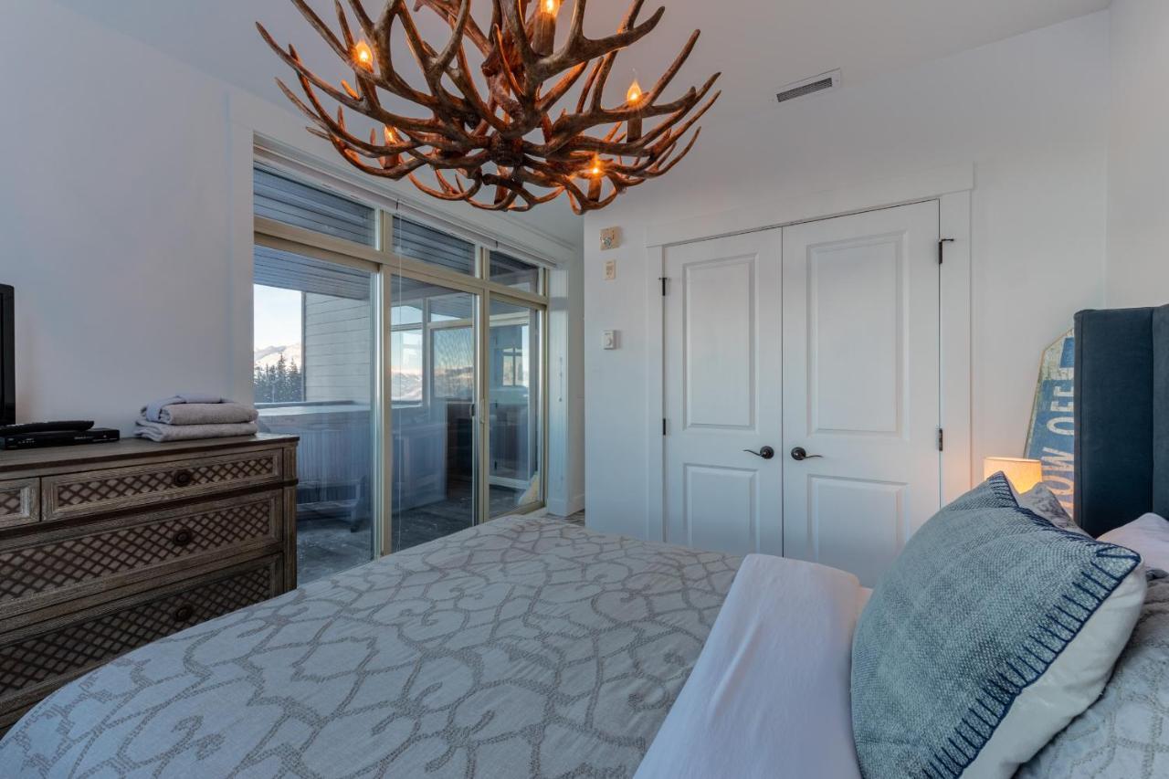 Fully Renovated Ski-In/Out Loft With Private Hot Tub! Golden Exterior photo