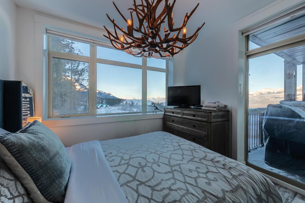 Fully Renovated Ski-In/Out Loft With Private Hot Tub! Golden Exterior photo