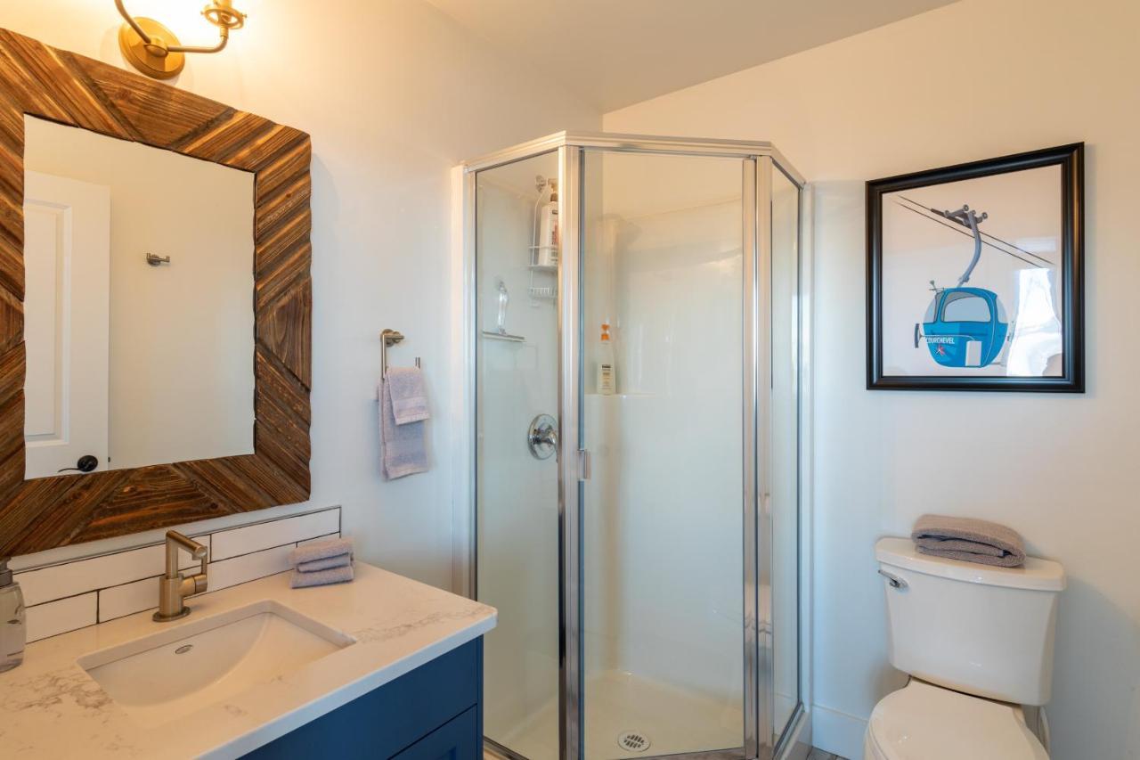 Fully Renovated Ski-In/Out Loft With Private Hot Tub! Golden Exterior photo